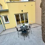 Urban Loft & Courtyard
