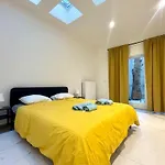 Urban Loft & Courtyard