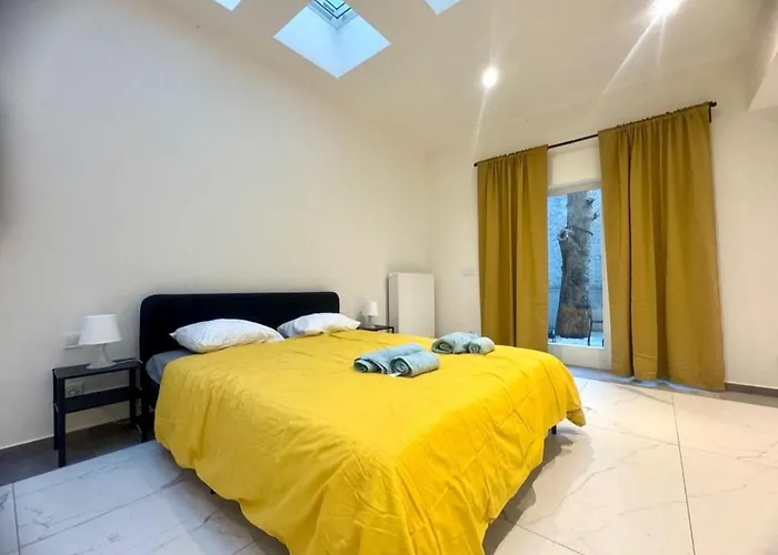 Urban Loft & Courtyard